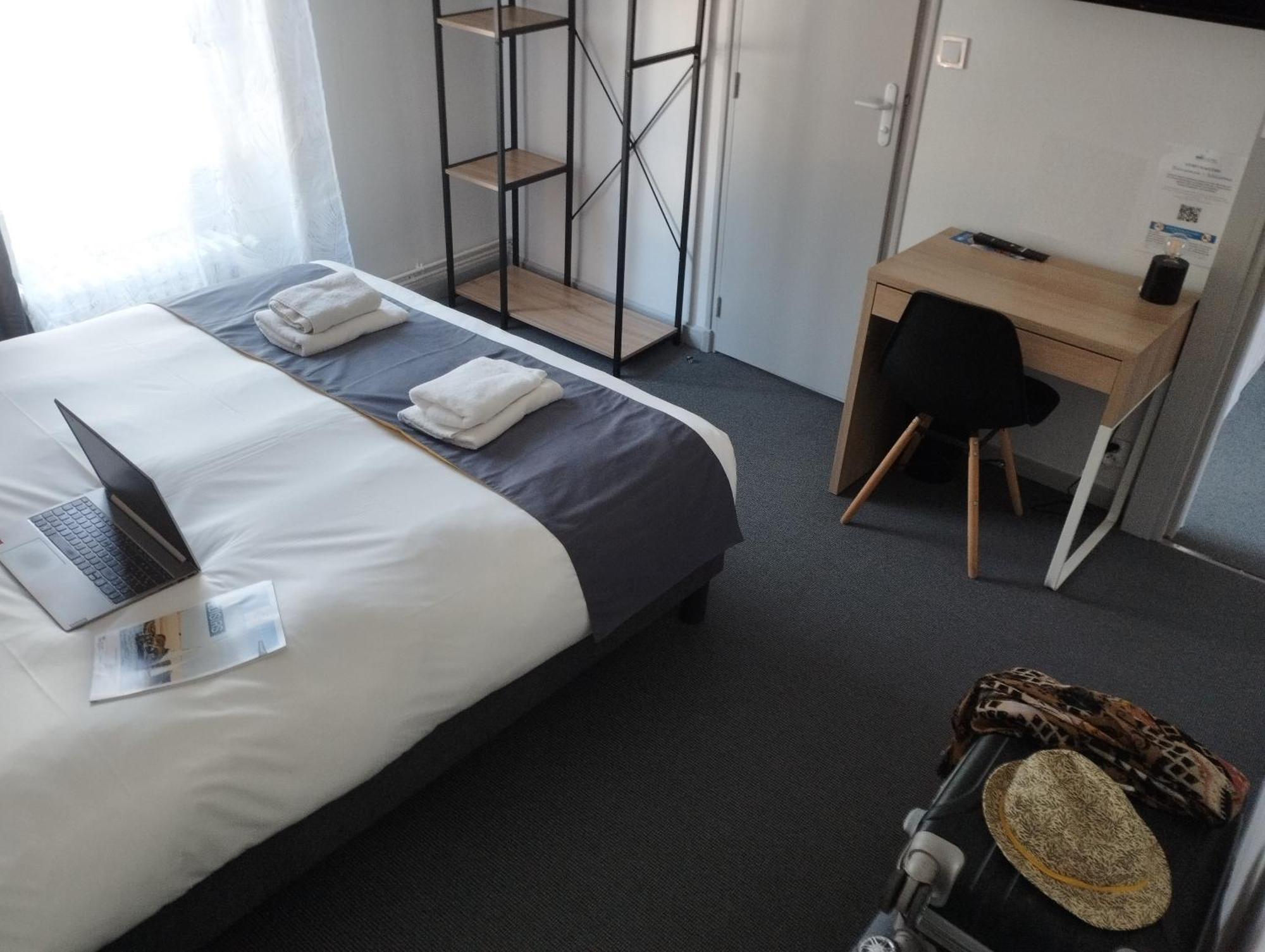 Brit Hotel L'Arrivee Guingamp Eksteriør billede