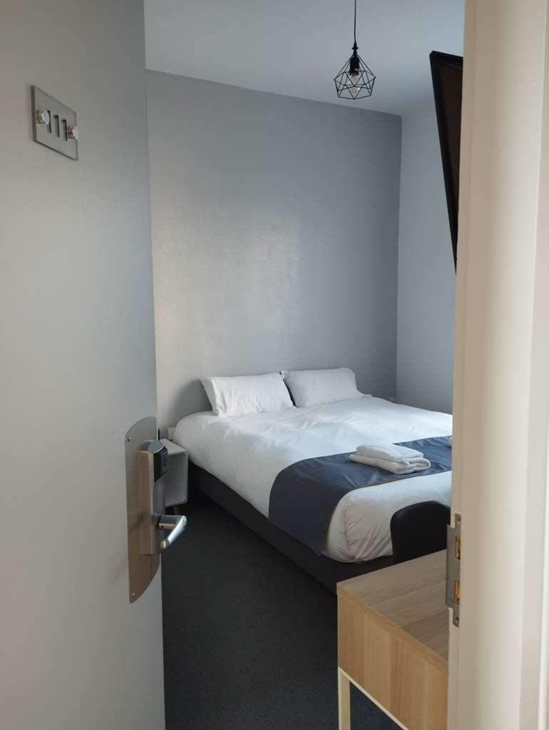 Brit Hotel L'Arrivee Guingamp Værelse billede