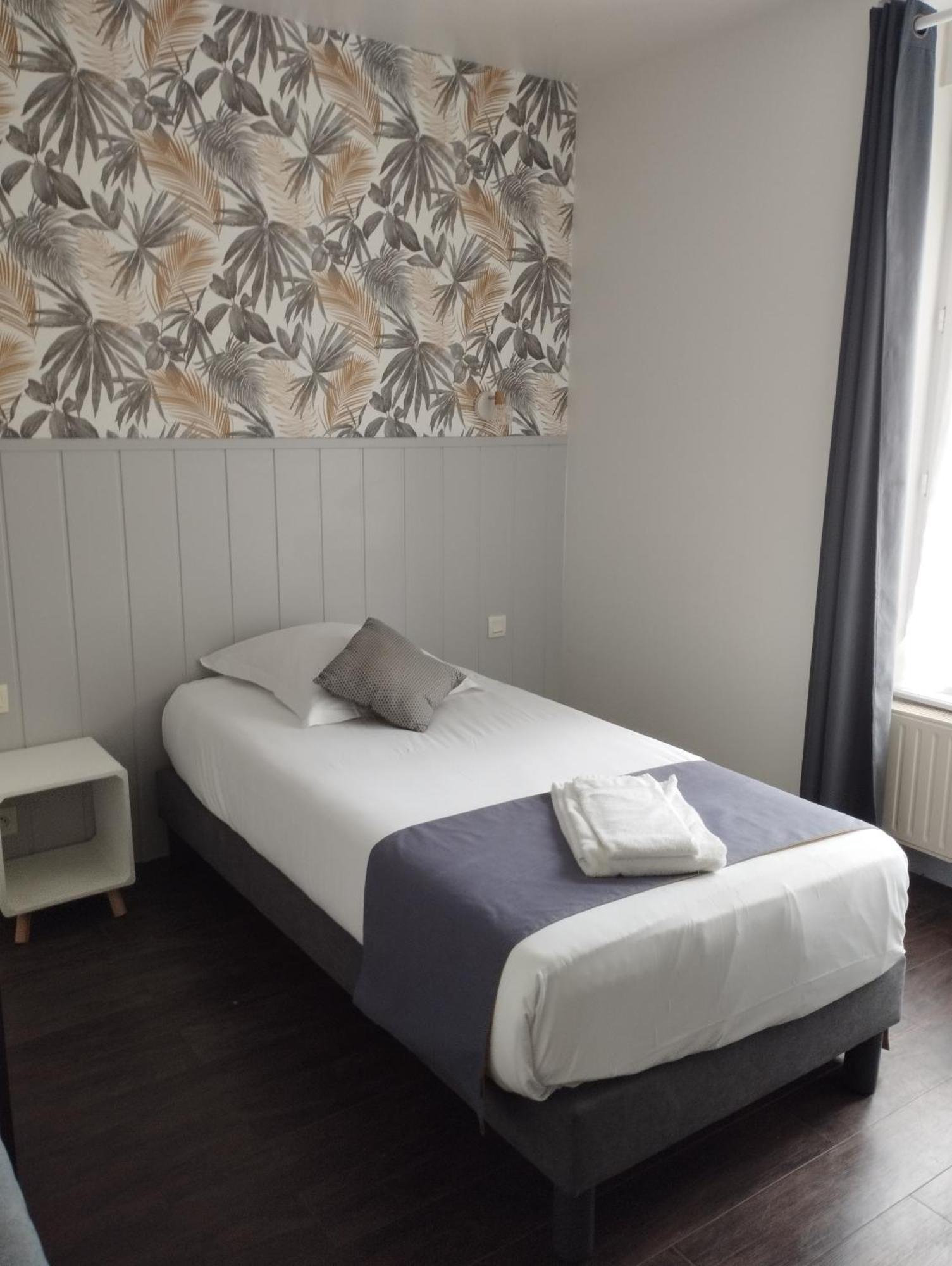 Brit Hotel L'Arrivee Guingamp Eksteriør billede