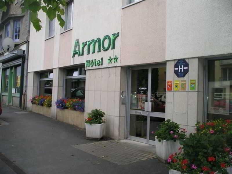 Brit Hotel L'Arrivee Guingamp Eksteriør billede